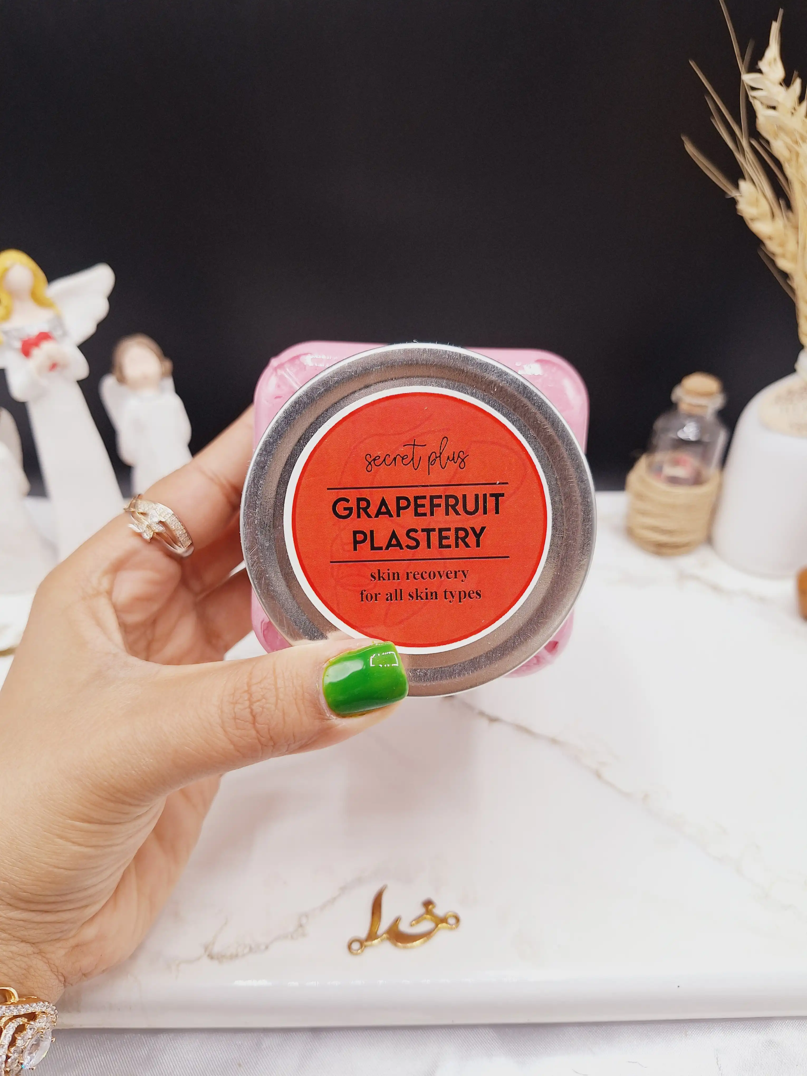 اسکراب لایه بردار تیرگی رایحه گریپ فروتGRAPEFRUIT PLASTERY برند secret plus حجم 500ml