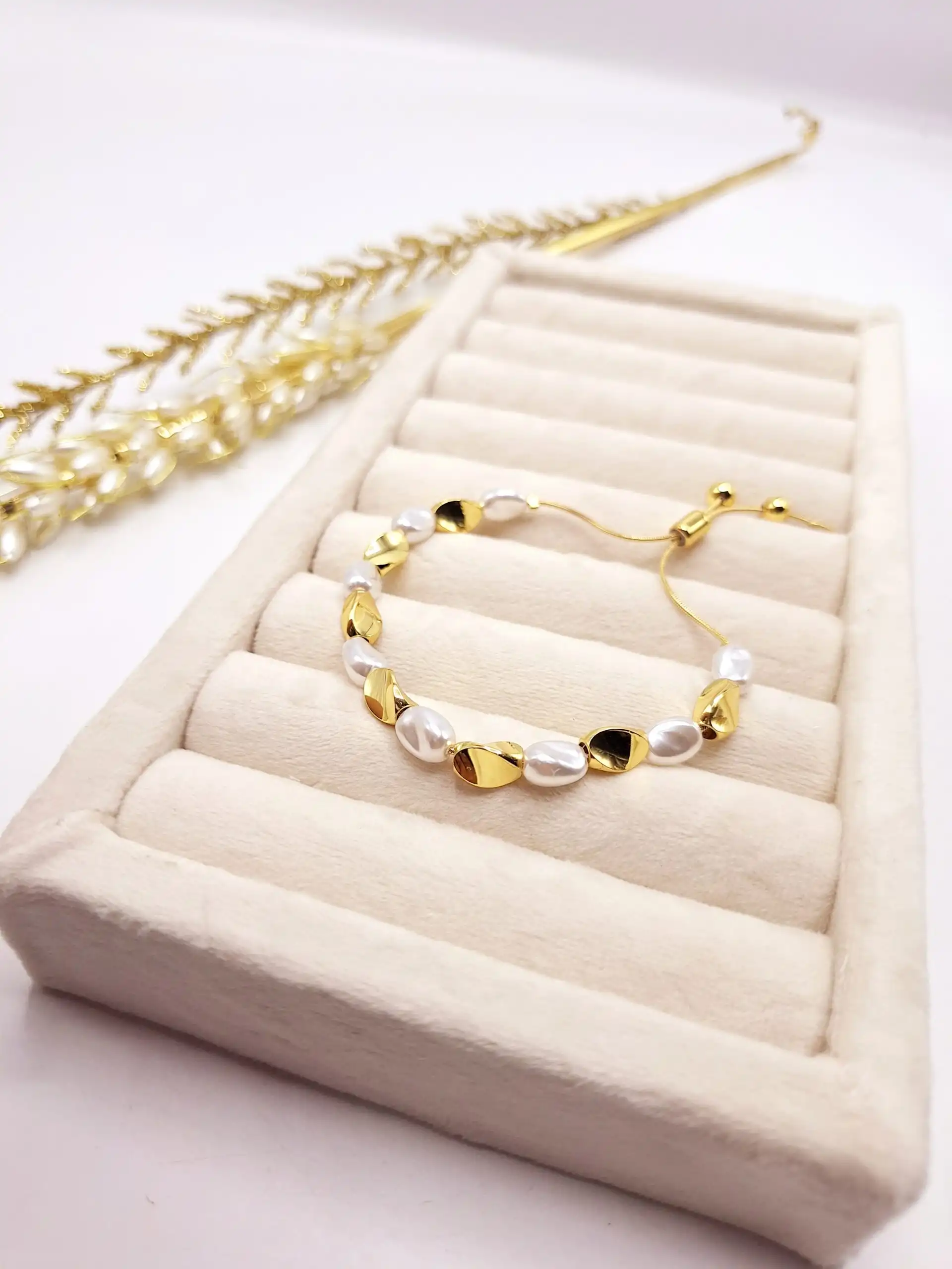 دستبند زیبا مروارید مارپیچ جنس رادیوم