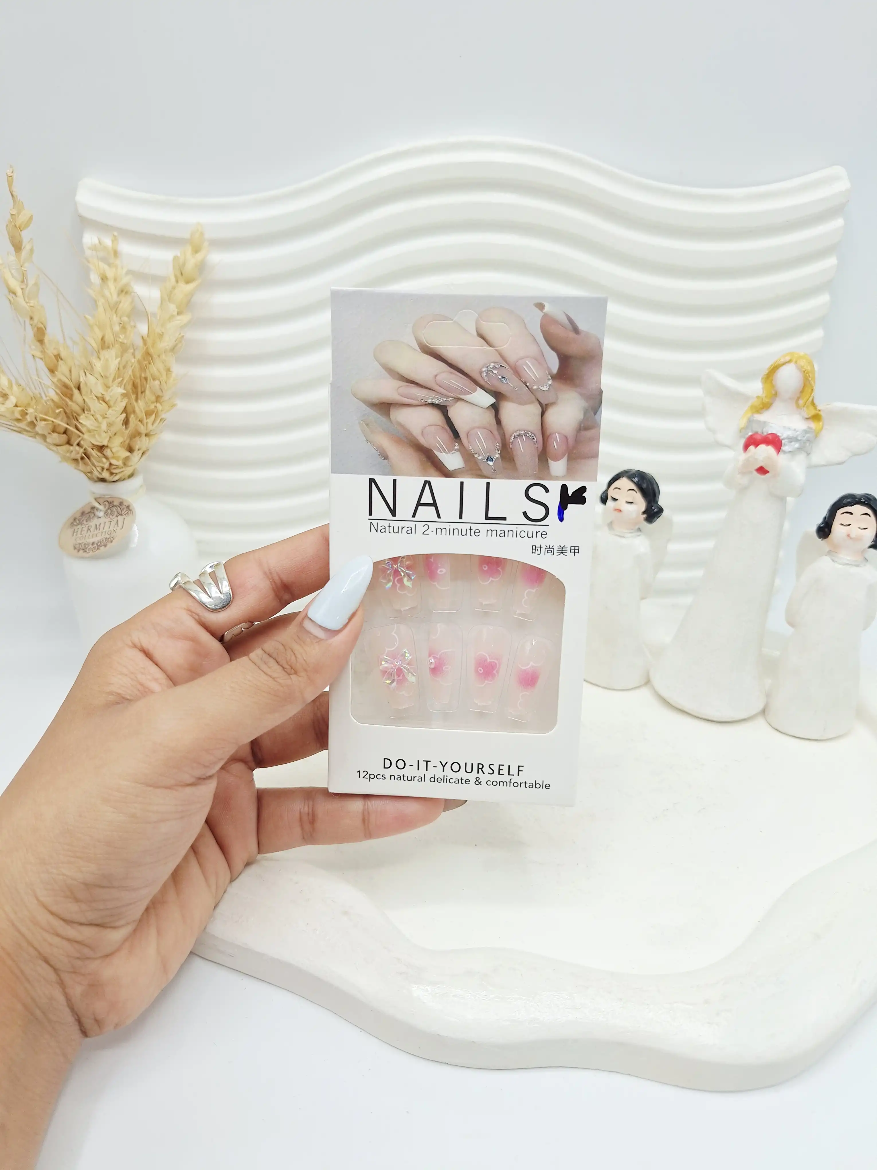 پک ناخن مصنوعی زیبا کارتن سفید طرح دست کد 1038