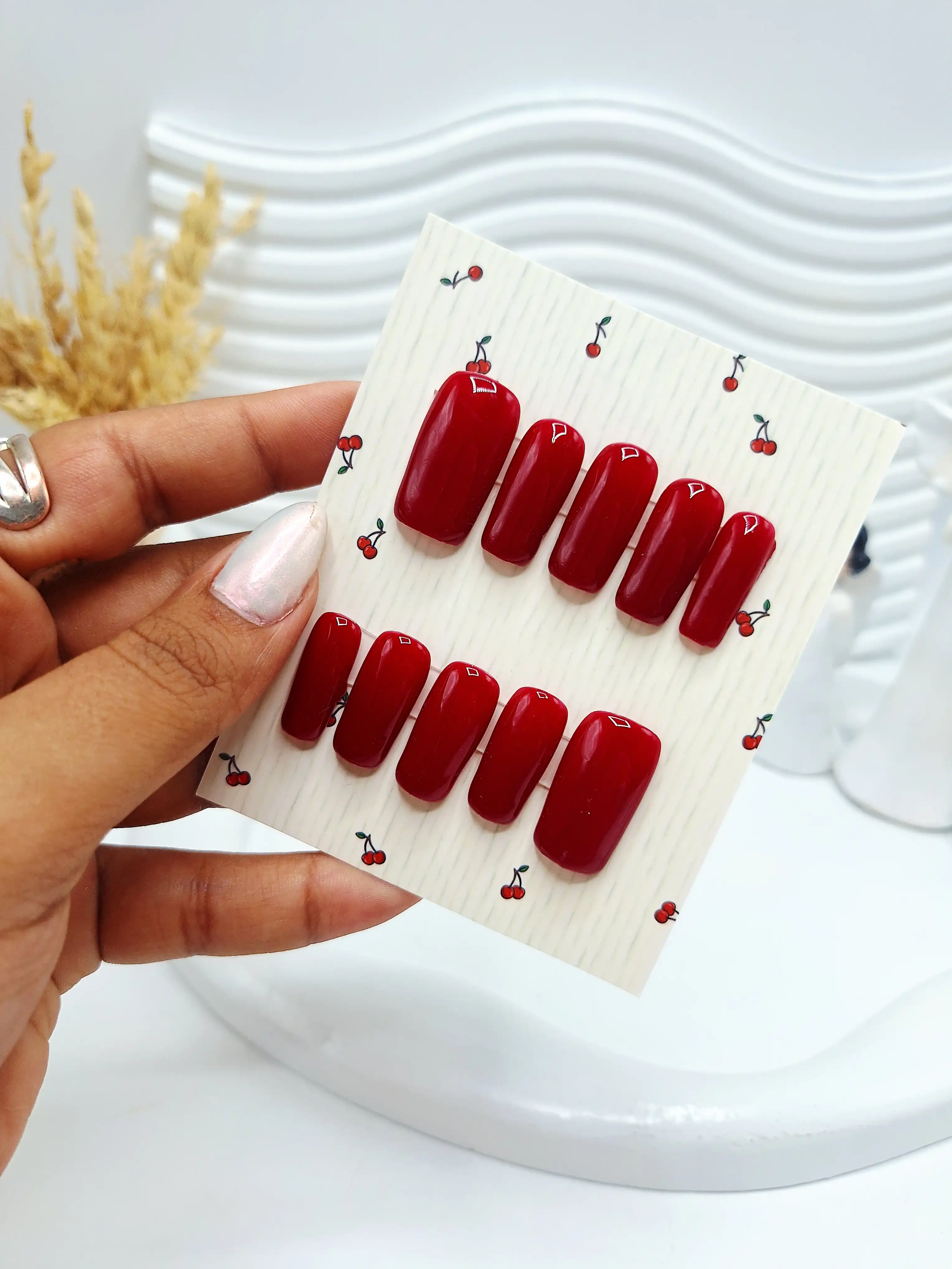 ناخن مصنوعی دست ساز با مواد کاشت مدل مربع بلند آلبالویی ( ب همراه پک اختصادی)